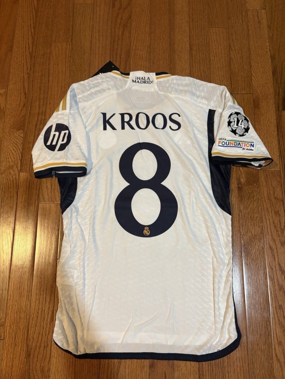 Real Madrid Toni Kroos #8 Home Jersey - White/Navy